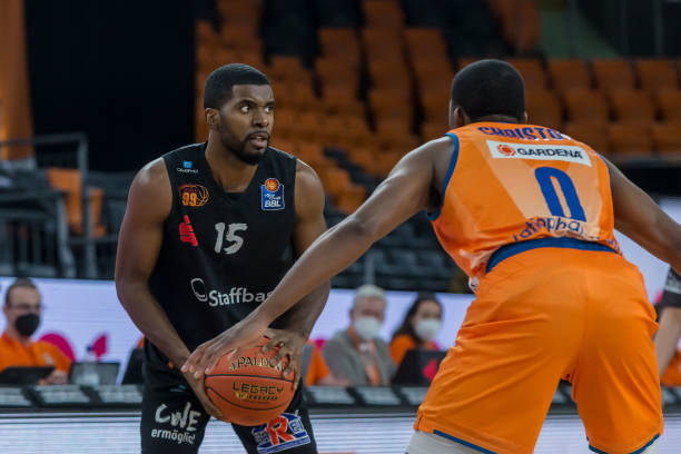 快速回防的 快速回防的