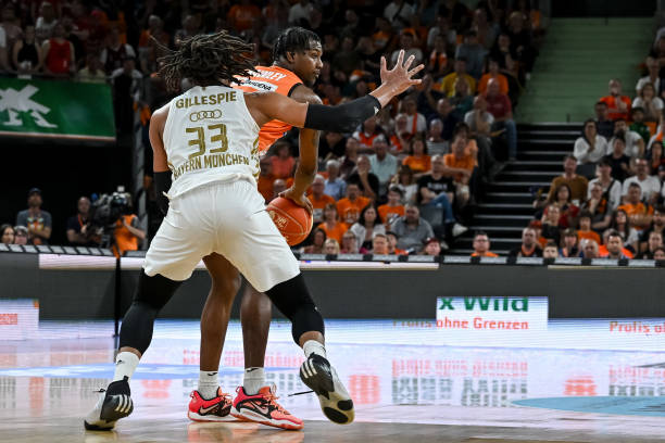 伤病阴影与 伤病阴影与